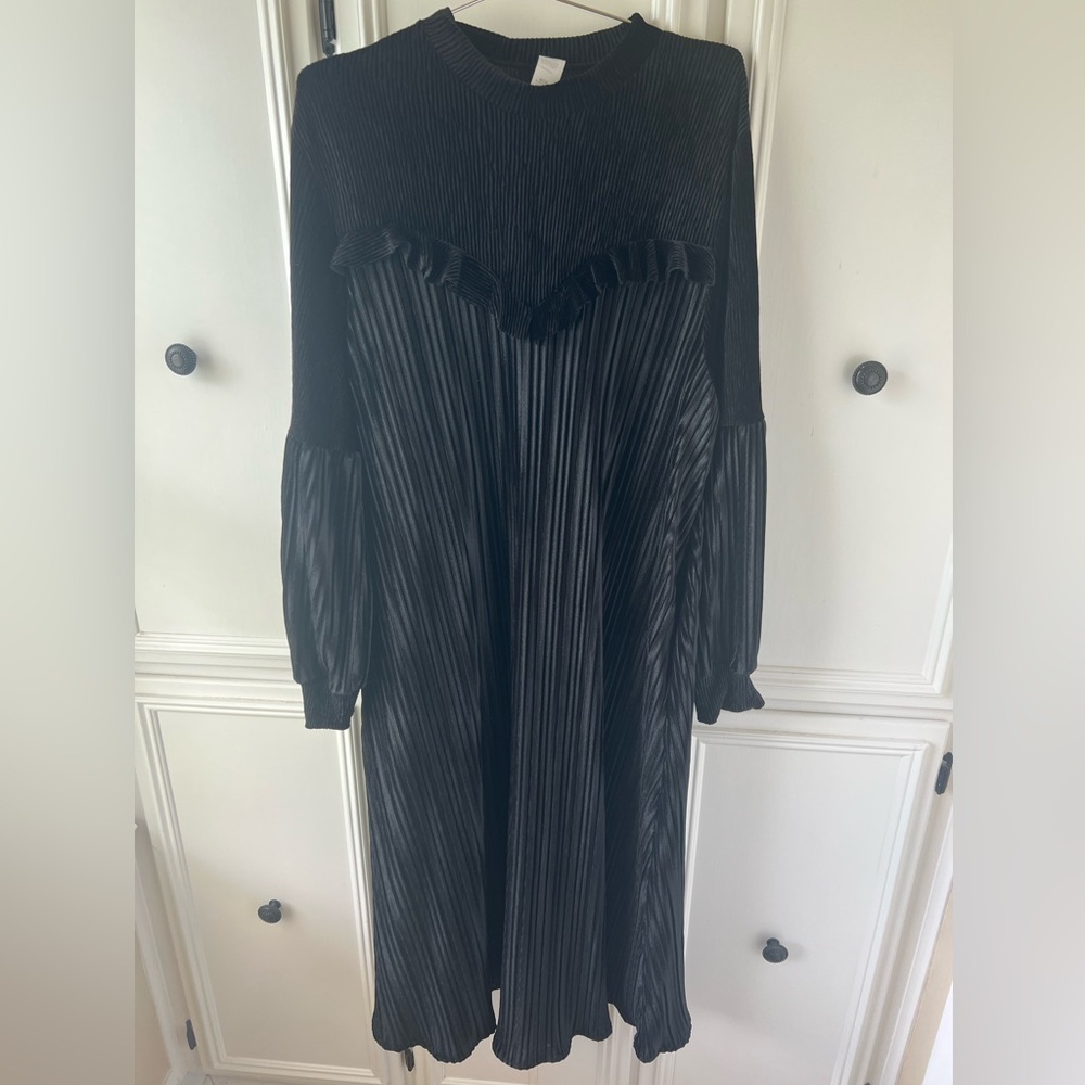 NWOT- Dress like an Angel Dress - Picture 2 of 4